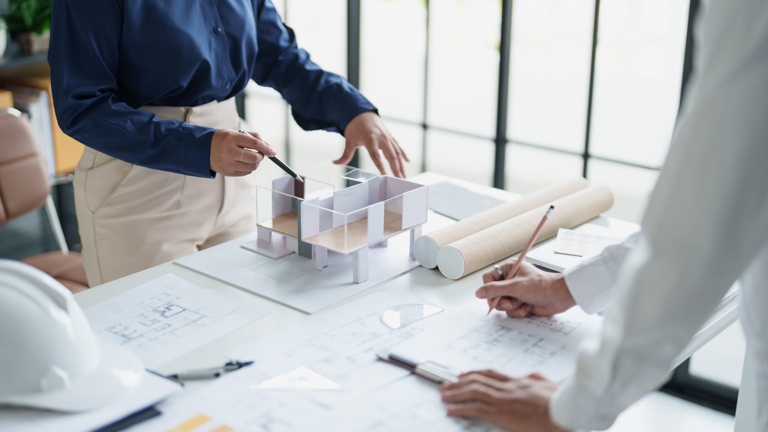 Wir stehen für professionellen Wiederaufbau und nachhaltige Entwicklung – effizient, engagiert und zukunftsorientiert.